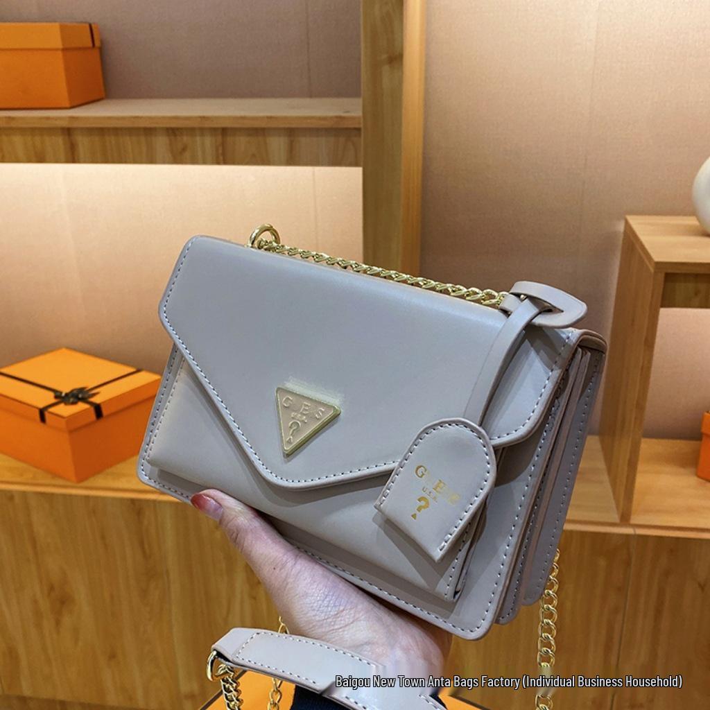 Korean Style Women's Versatile Crossbody Shoulder Bag with High-End Texture and Popular Chain Design