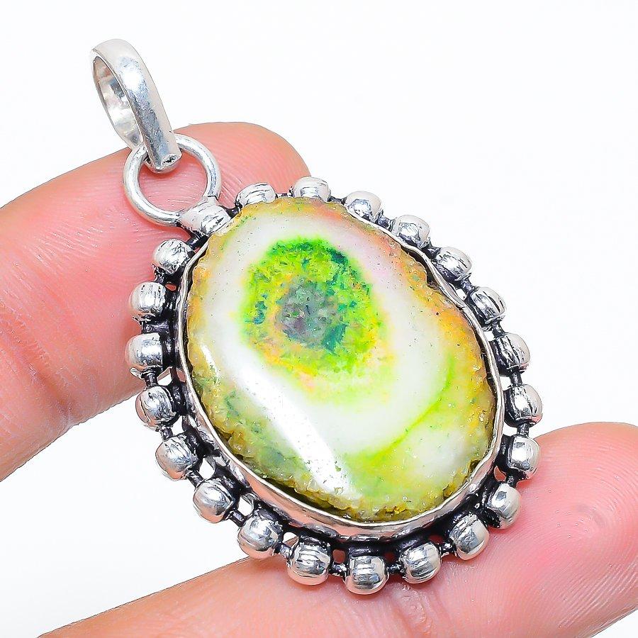 

Natural Green Solar Quartz Gemstone 925 Sterling Silver Pendant 1.77 N0Z25
