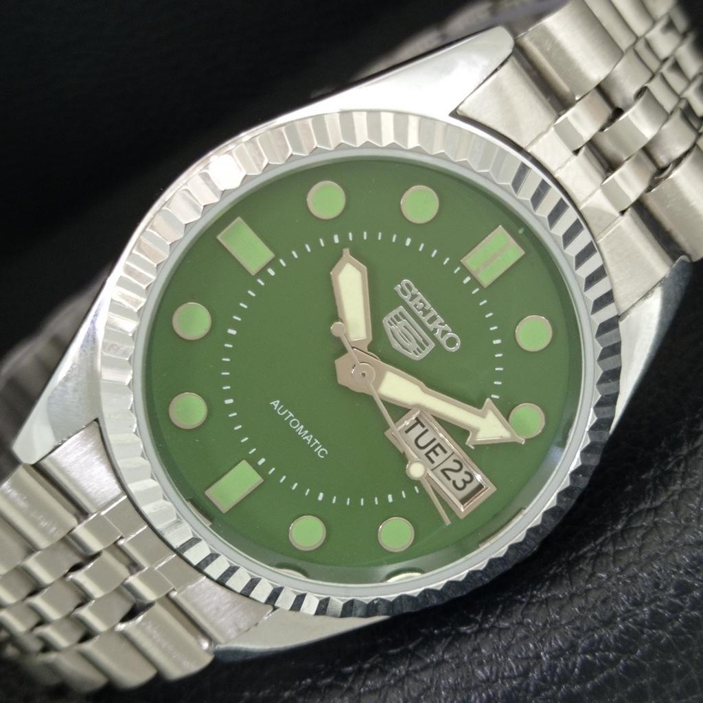 JAPAN VINTAGE REFURBISHED SEIKO 5 AUTOMATIC MENS GREEN DIAL WATCH a444276-1