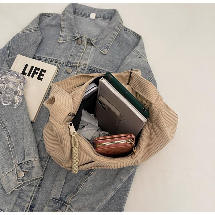 Corduroy dumpling bag women's Japanese high-grade texture versatile large-capacity shoulder messenger bag class commuter bag