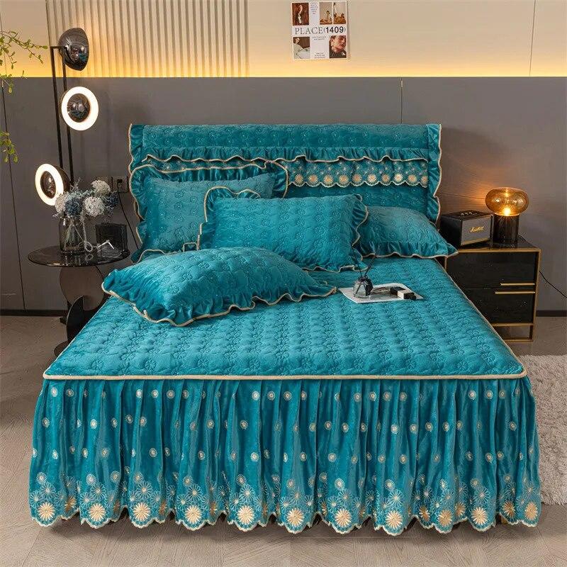 Colcha de veludo bordado Queen Size Capa de cama macia Inverno Grosso King Bed Skirt com 2 fronhas Roupa de cama para casa