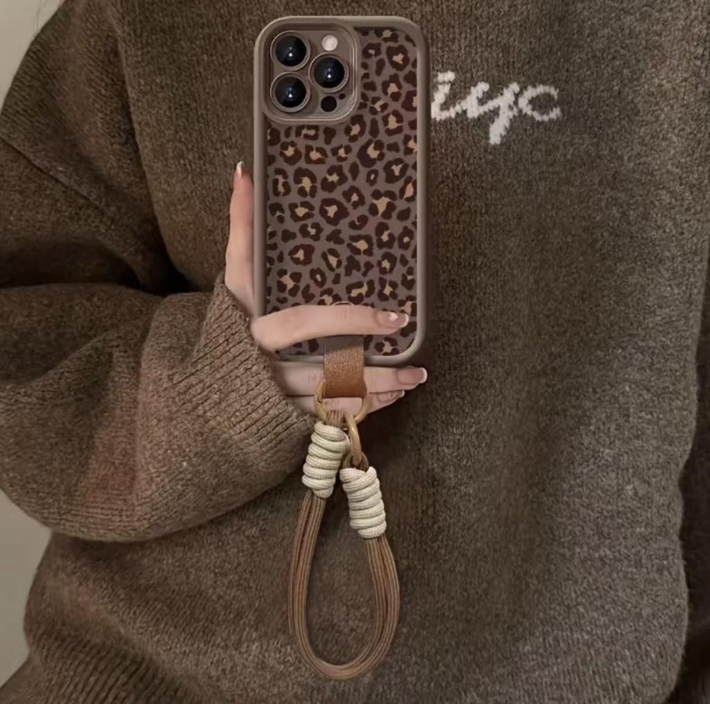 Spotted leopard print for iphone17pro mobile phone case Apple 15 hand rope 14 retro 13promax new 16x
