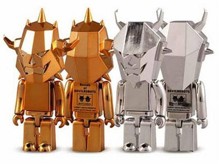 

Набор к 10-летию DEVILROBOTS