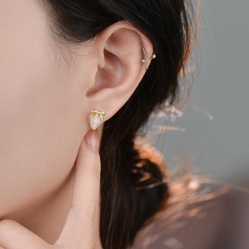 Bow Love Earrings Are Small and Exquisite, Light Luxury High-end Earrings Are Simple and Niche