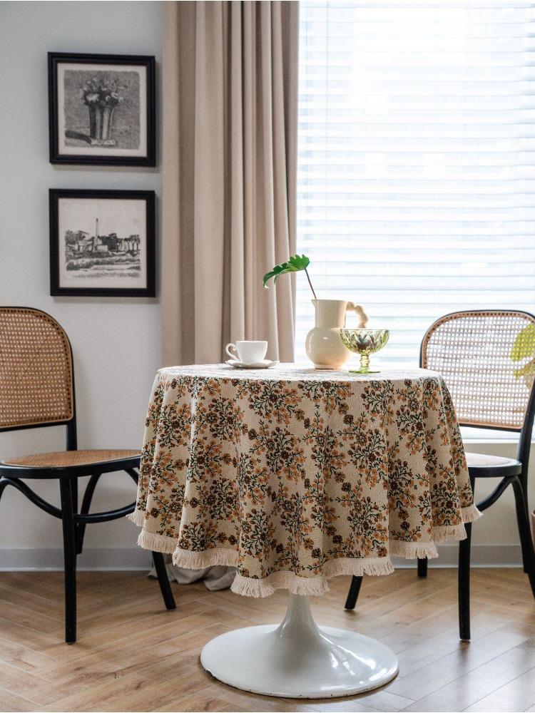 Față de masă rotundă florală cu ciucuri Diametru – Design jacquard din poliester albastru deschis, Dantelă decorativă și detaliu cu franjuri pentru cină