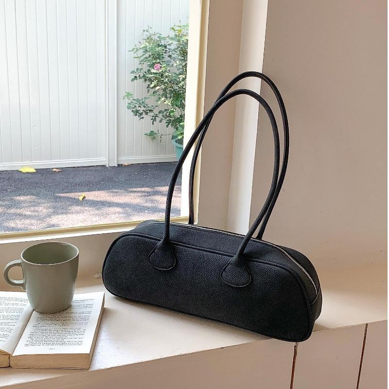 Baguette bag, matte niche design, underarm bag, fashionable and versatile, new handheld shoulder bag for women