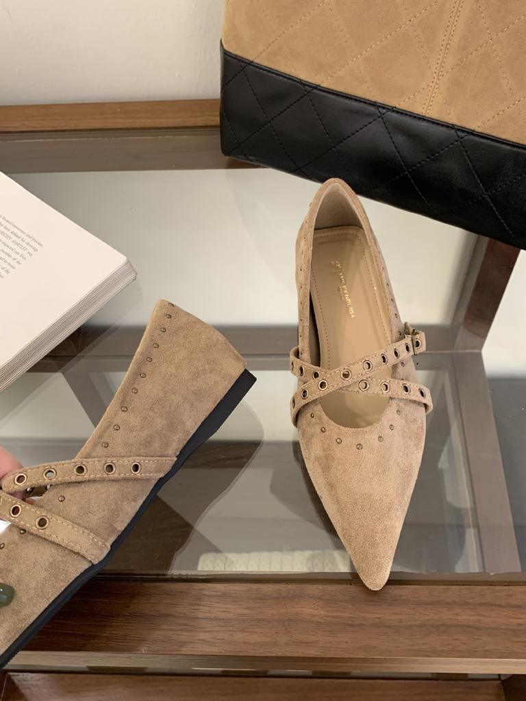 Women Mary Jene Shoes 2026 Autumn New Vintage Pointed Toe Belt Buckle Flats Luxury Outdoor Non Slip Casual Fashion Single Shoes