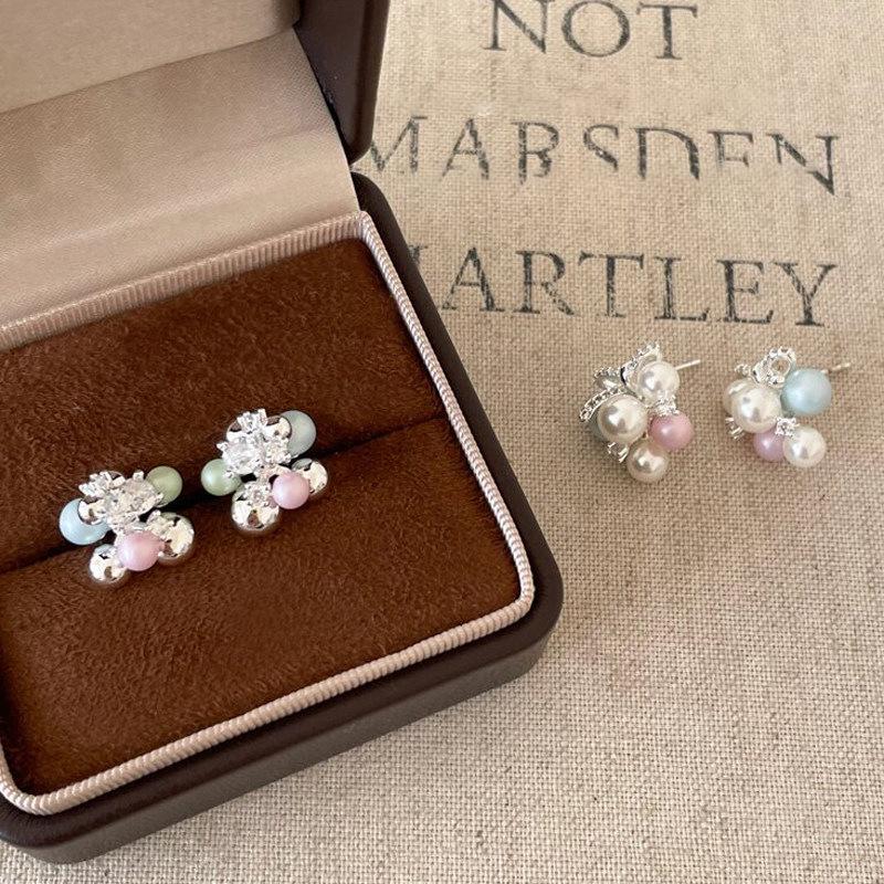Women's Exquisite Pearl Bow Grape Stud Earrings - High-End 2026 Style
