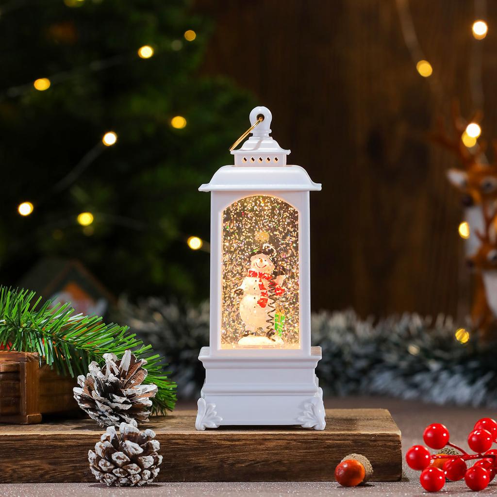 O varietate de apă de Crăciun umplută cu ornamente muzicale, cabine telefonice, lămpi cu ulei, lumini de vânt, decorațiuni de Crăciun, cadouri de Crăciun