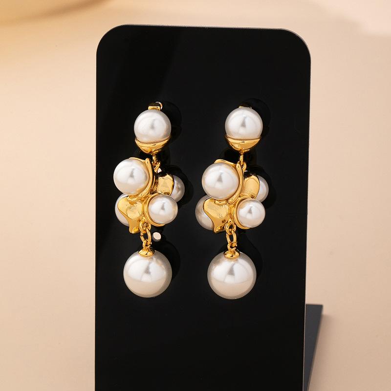 Suitable for Round Face High-end Grape String Pearl Earrings New Light Luxury Niche Unique Design Thin Stud Earrings