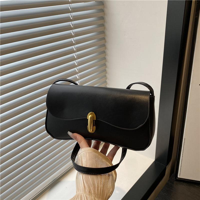 

Simple large-capacity lock early autumn new simple fashion crossbody shoulder armpit small square bag чорний