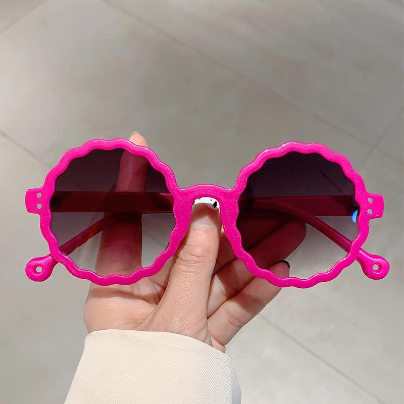 Fashion Round Sunglasses Women Trendy Vintage Flower Shaped Rim Gradient Sun Glasses  New Brand Design Stylish Shades
