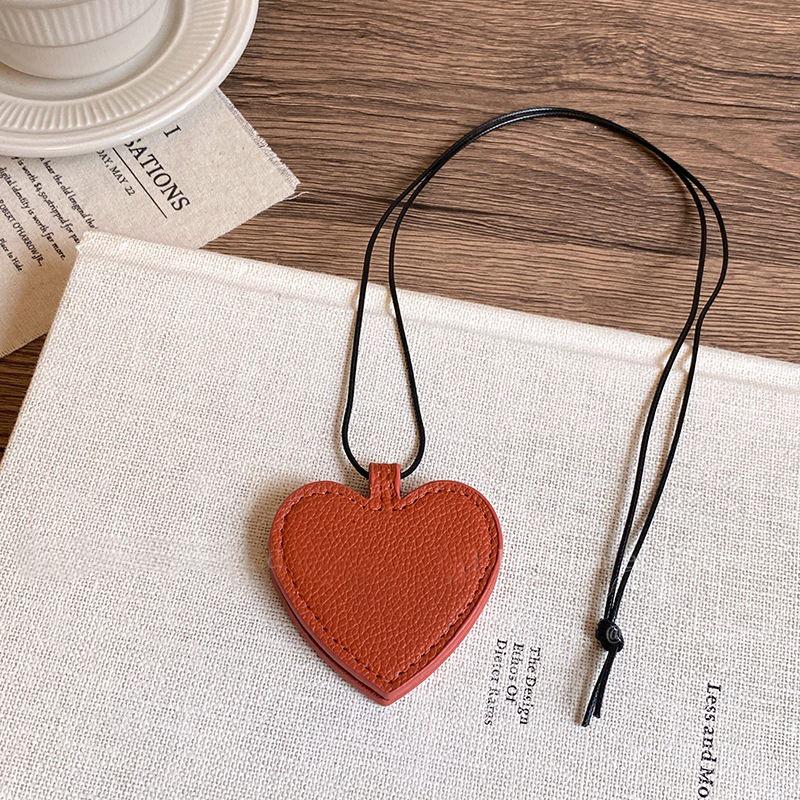 Heart-Shaped Magnetic Glasses Clip Necklace for Women – Multi-functional & Convenient Outdoor Sunglasses Holder and Storage Accessory.