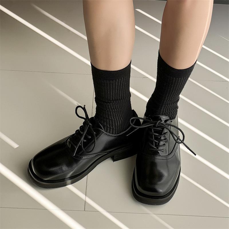 

Черные кожаные туфли в британском стиле, универсальные, на плоской подошве, в стиле колледжа, ретро, со шнуровкой, 14643, лакированная кожа-J 39