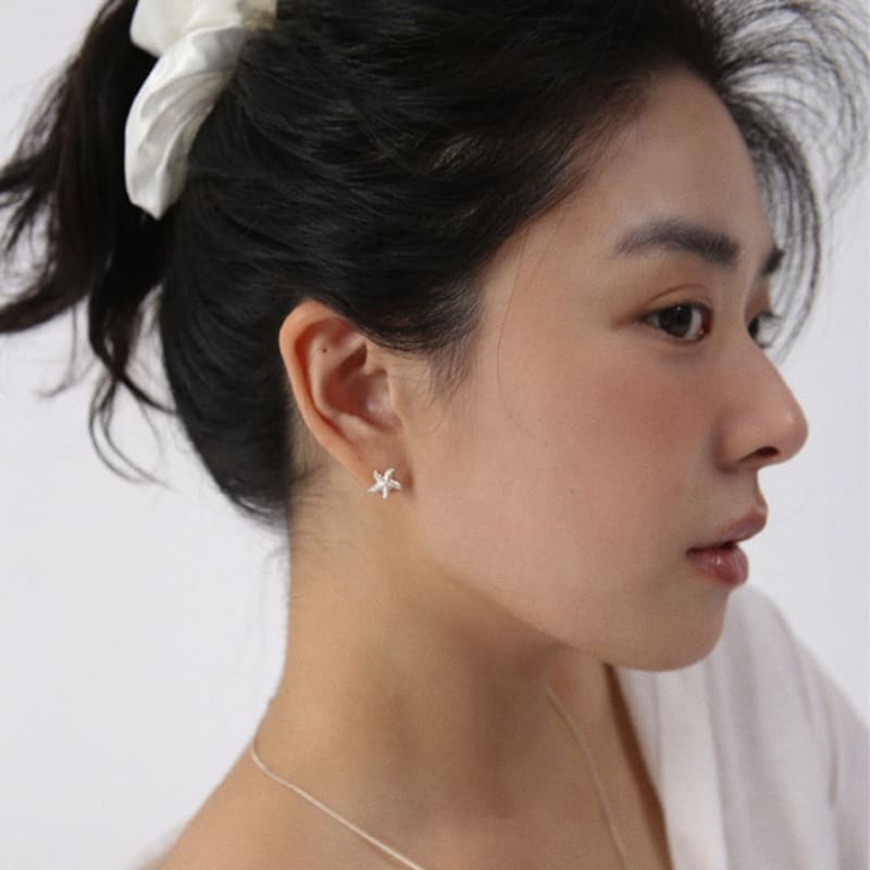 Moodydoo Starfish earring