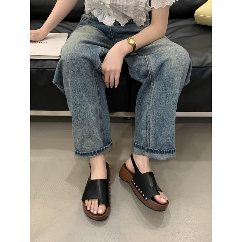 2025 new simple Korean version of the style platform sandals Roman summer wear beach word with slippers women