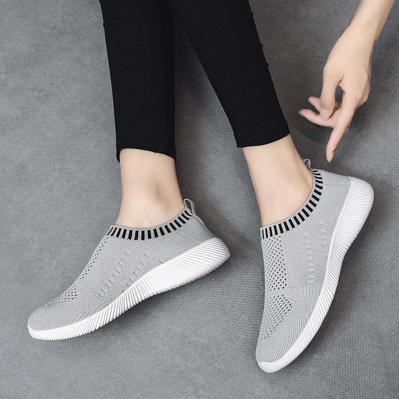 Comfortable Slip-On Soft Sole Women's Shoes - Large Size, Ultra-Light Flying Weave Design for Middle-Aged and Elderly, Spring/Summer 2025