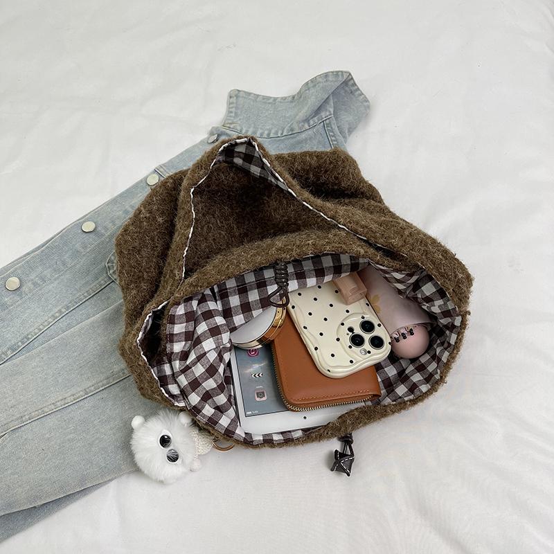 Autumn and Winter Korean Version of Women's Tote Bag Christmas Cute Plush Shoulder Bag Clutch Bag Commuter Fashion Handbag