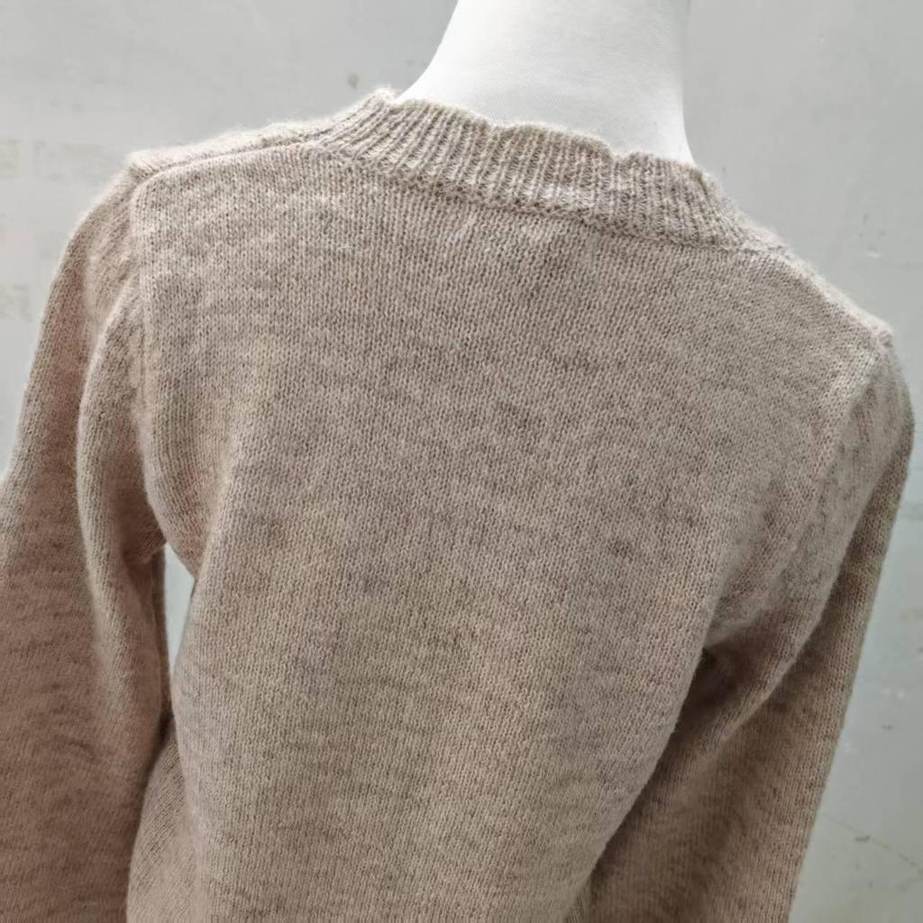 2025 Spring Xu Ruohan & Shen Xifan V-Neck Fluffy Knit Cardigan - Women's Cozy Style Top
