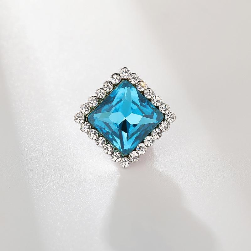 Elegant European and American Crystal Rhinestone Lapel Brooch Pin