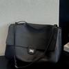 Neue Echtleder-Tragetasche Große Kapazität Minimalistisches Schloss Schulter-Achselhöhlen-Tasche Vielseitig für Pendeln Reisen Umhängetasche Für Frauen