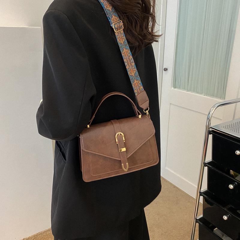 Stylish Women's Shoulder Bag With Retro Pu Material Trendy Small Square Bag For Spring 2023