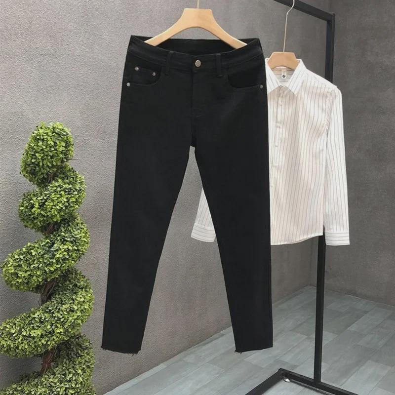 2024 Summer Men's White Slim Fit Jeans - European Style, Simple, Fashionable, All-Match Casual.