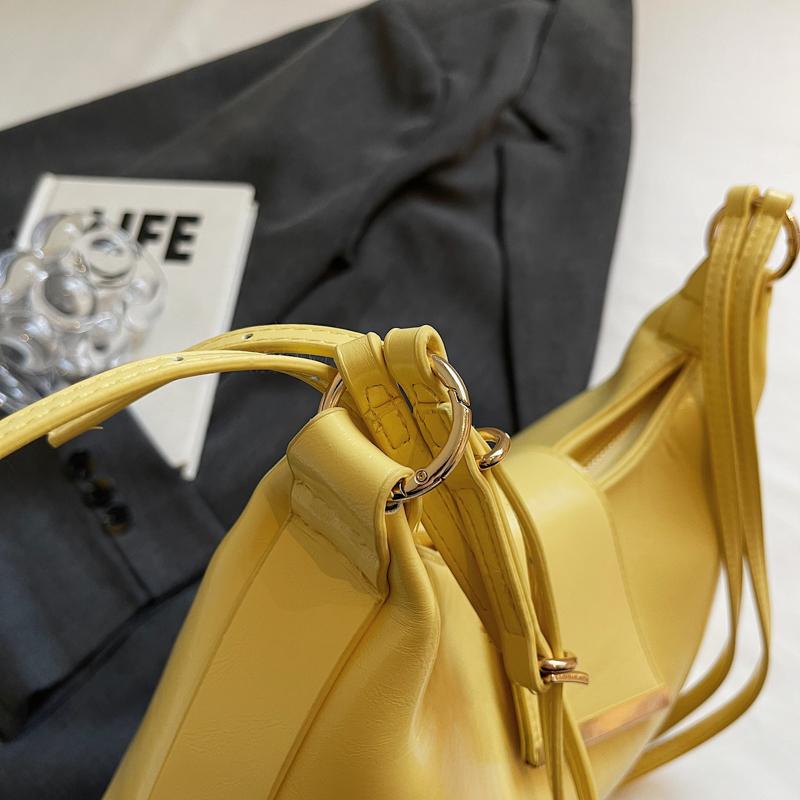 Soft Structured Shoulder Bag with Flap Closure for Daily Use and Fashionable Outfits