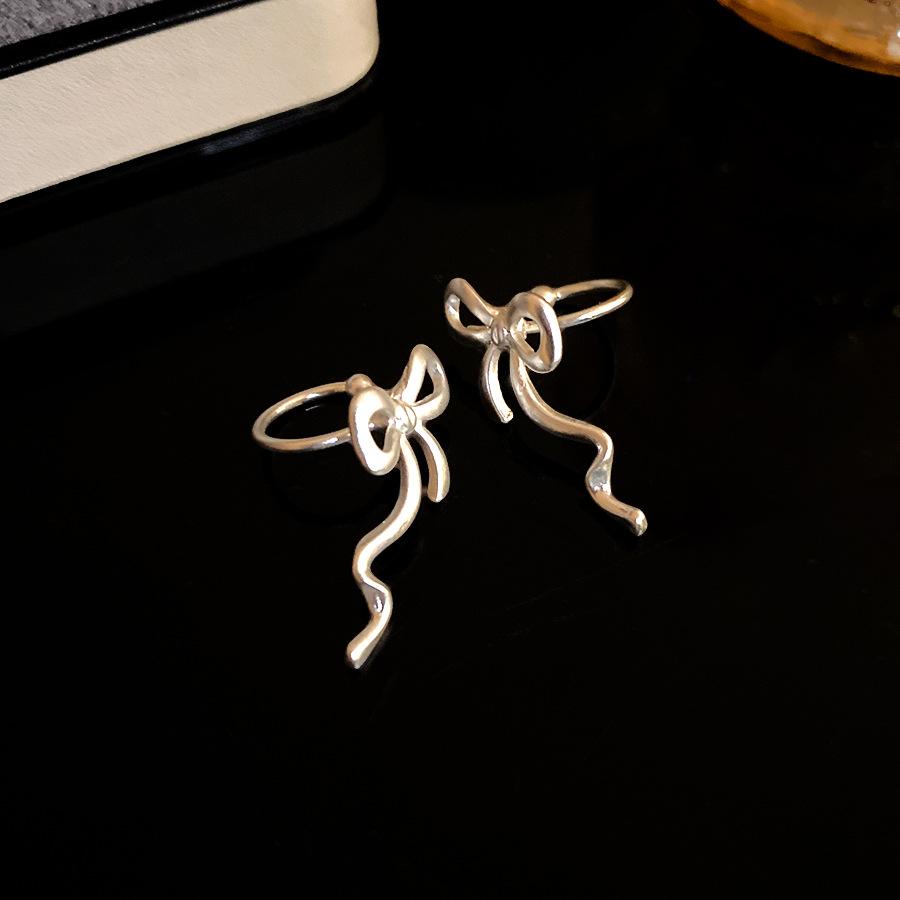 

Bow fashion ear clips, personalized design, fashionable and exquisite, no ear piercings, ear bone clips, light luxury, high-end earrings, women