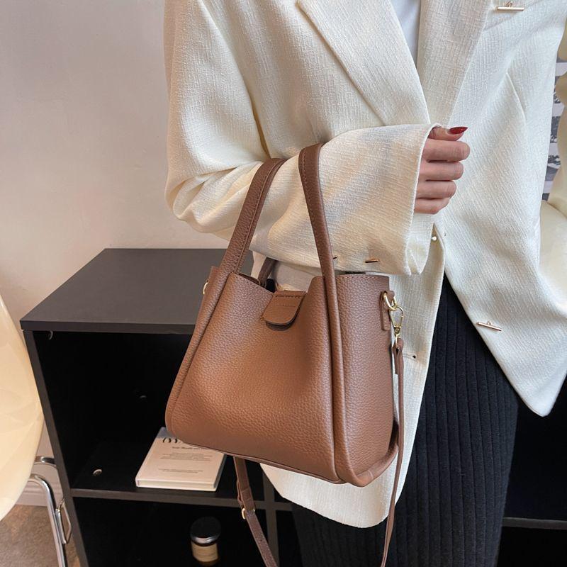 

Трендовая роскошная красная сумка-тоут через плечо - Модная, вместительная, универсальная