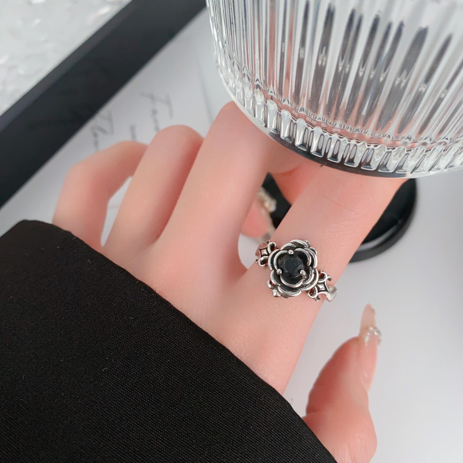 

Винтажное граффити-цветочное украшение в стиле хип-хоп с открытым кольцом Distressed flower shape