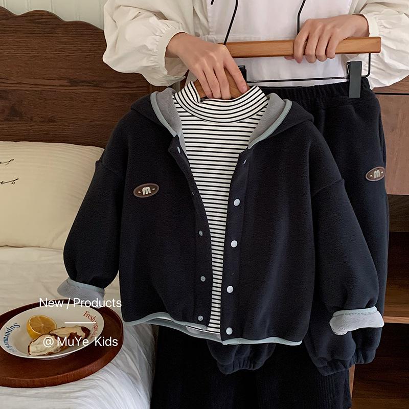 Kino Chlapecká zimní fleecová souprava: Korejský styl Zesílený teplý kabát a ležérní kalhoty dvoudílný