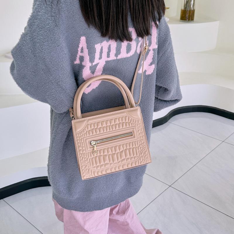 Shoulder bag New dopamine solid color fashionable solid color handbag niche texture messenger small square bag