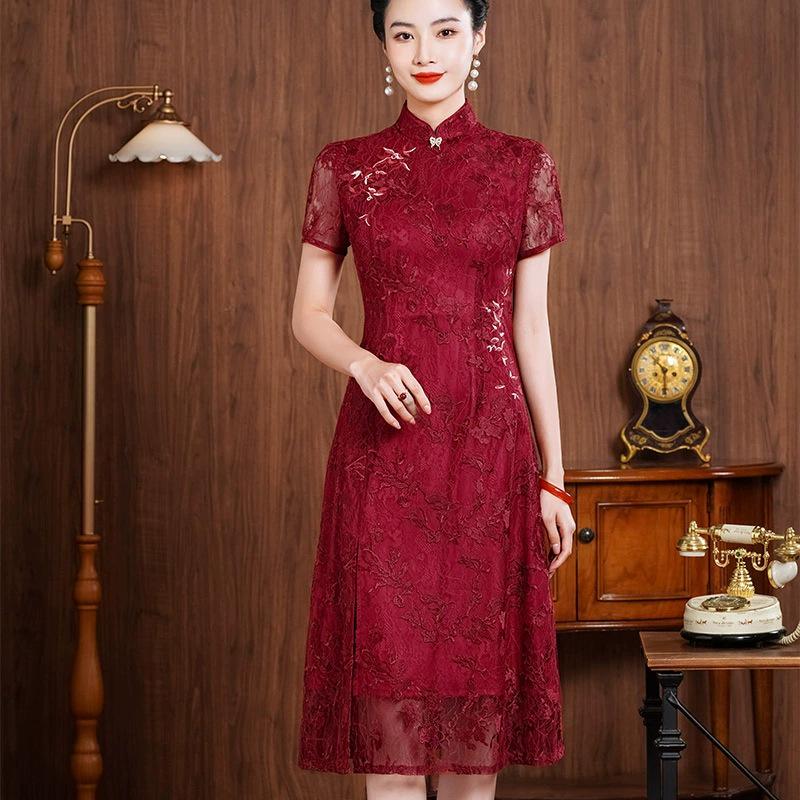Elegant Stand-up Collar Cheongsam Dress for Mothers: Chinese Wedding & Banquet Attire