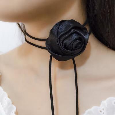 Retro Style Handmade Rose Necklace Elegant Collar Bohemian Elegant Flowers Straps Necklace Velvets Clavicle Chain Choker