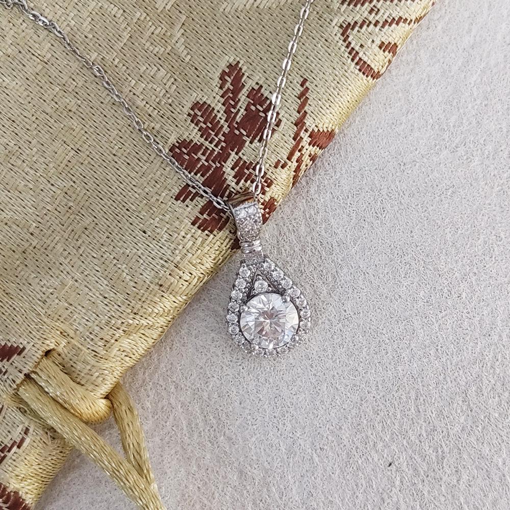 High-End Moissanite Water Drop Pendant Necklace for Women – Elegant, Versatile Gift Jewelry for Girlfriend