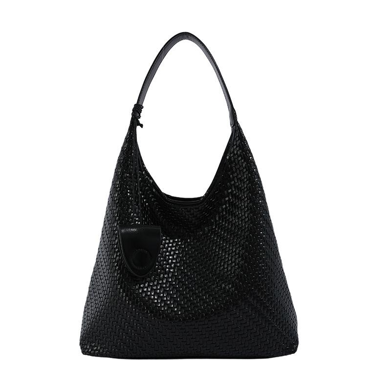 Summer new versatile fashion exquisite niche design sense commuter shoulder armpit tote bag