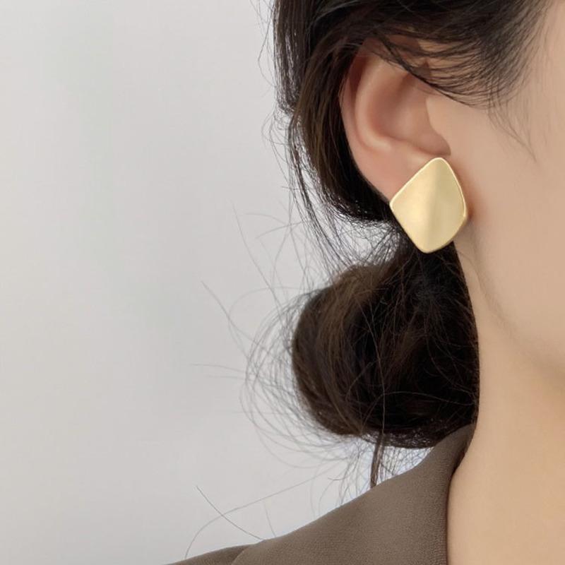 Retro Metal Gold Color Smooth Geometric Stud Earrings For Women Korean Jewelry Fashion Wedding Party Earrings Goth Jewelry Gift