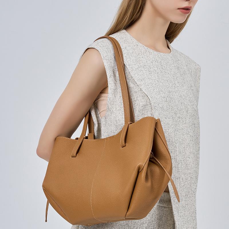 Top-Grain Cowhide Leather Large-Capacity Women's Tote Bag, Versatile Minimalist Smiley Face Handbag Bag Luxury Designer Wing Bag