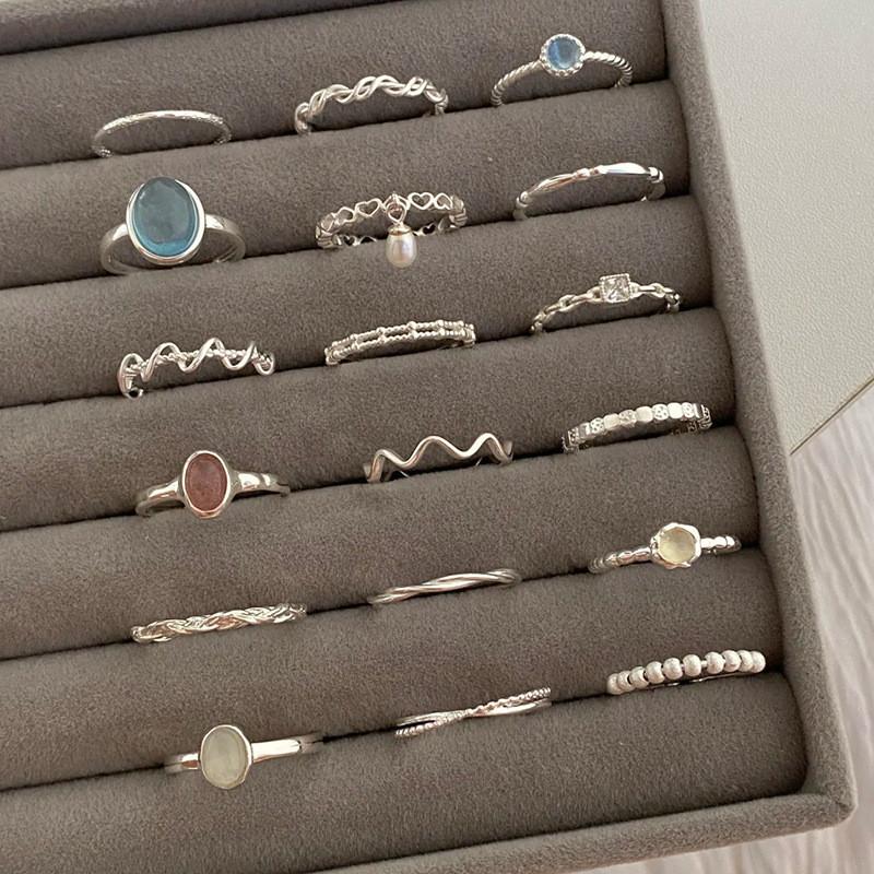 Silver S925 Modern Ring For Women With Elegant Geometric Aesthetics Perfect For Seasonal Trends Fashion