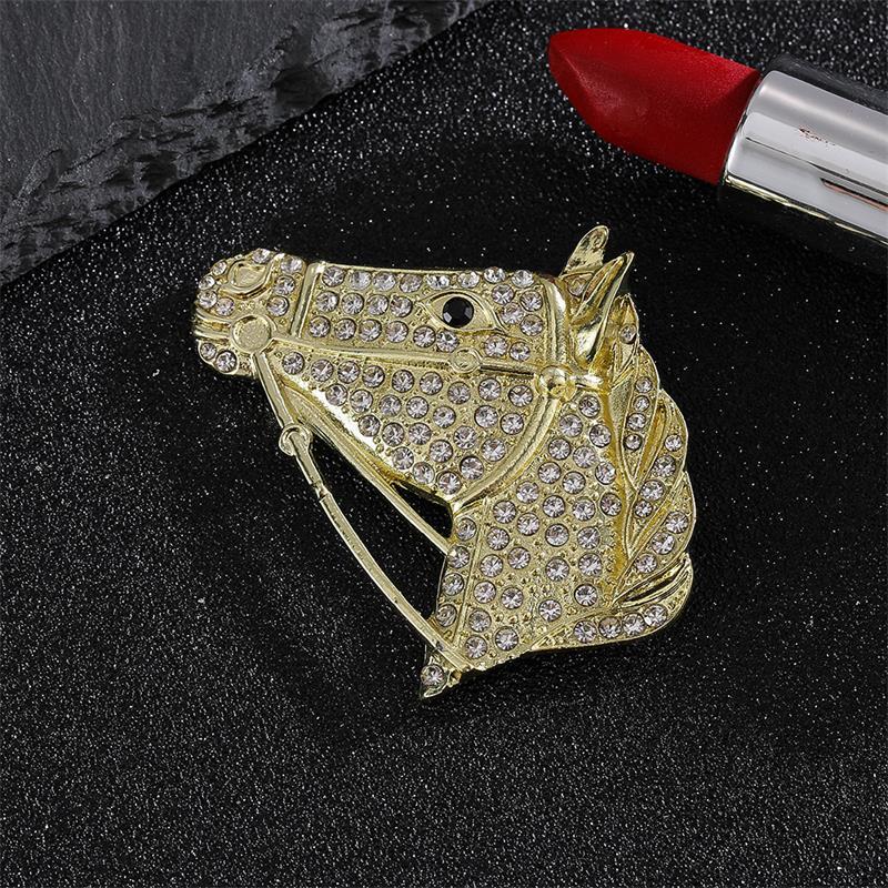 

Fashion Rhinestones Alloy Horse Brooch Zodiac Pony Pins Women Men Clothing Accessories Suit Lapel Corsage Badges New Year Gifts A1