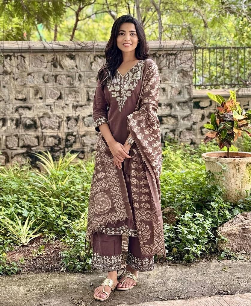 Women Designer Embroidered Kurta Pant Dupatta Set Indian Bollywood Party Wear Ethnic Salwar Suit