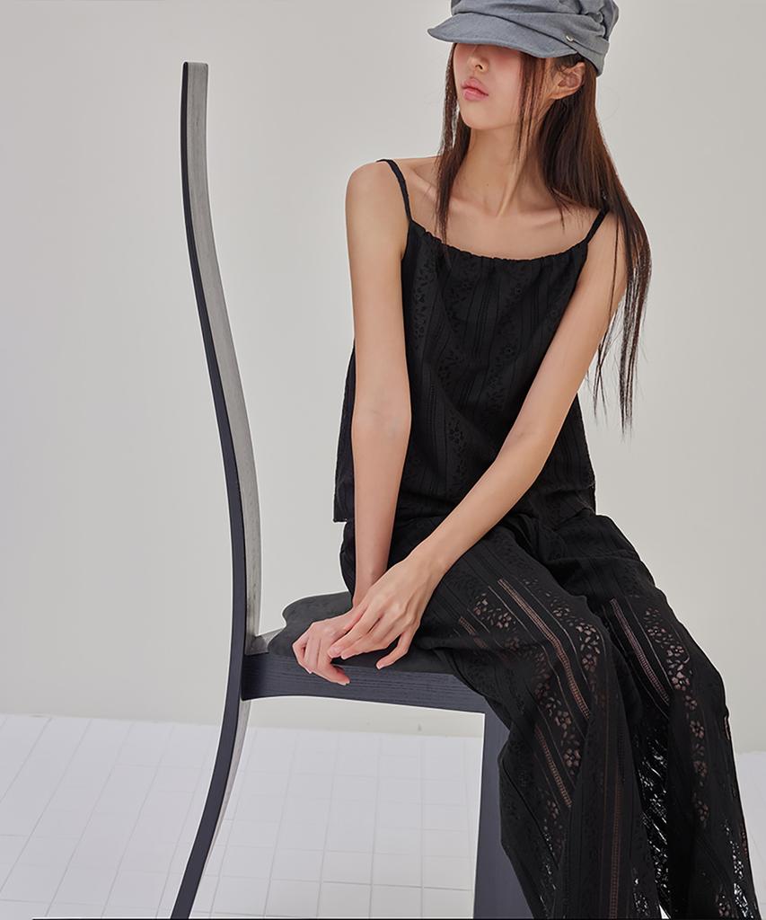 Leondeondada Flower Punching Lace Sleeveless, Black