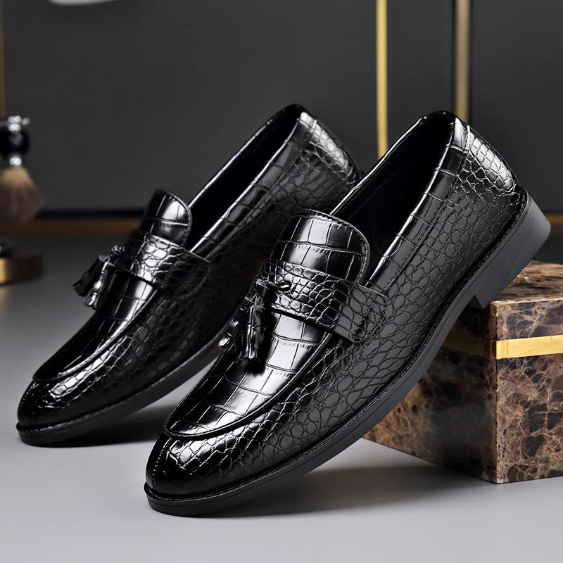 Mode 2025 Neue Business-Formale Lederschuhe für Herren Britischer Stil Mode Herrenkleiderschuhe Einfarbig Große Größe Designerschuhe Mann