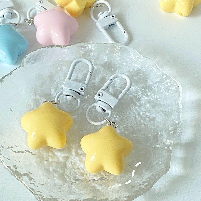 Chaveiro Estrela de Creme Gordinho: Pingente de Estrela de Cinco Pontas Fofo e Macio para Estudantes e Melhores Amigos.