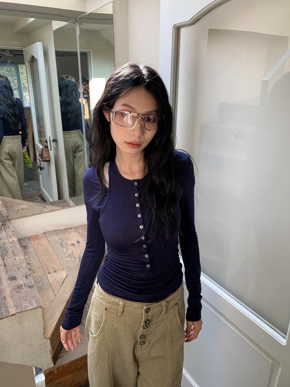 

Spring 2026 Women s Hot Girl Layering Set: Deep V-Neck T-Shirt + Button-Down Vest S темно-синий