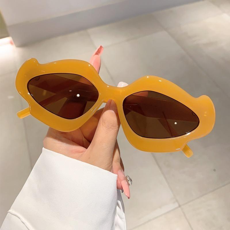 Non-polarized Vintage Flower Women Sunglasses New Stylish Irregular Shape Gradient Shades Trendy Luxury Brand Design Party Eyewear