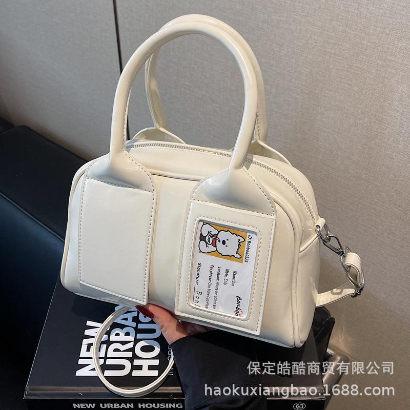 This year, Boston bags are popular for women's spring and summer 2025 new versatile messenger bags, simple women's portable pillow bags.