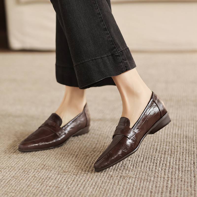 Krazing Pot Sheepskin Round Toe Low Heels Summer Shoes Big Size 42 Retro Fashion Slip On Stones Prints Women Deep Mouth Pumps