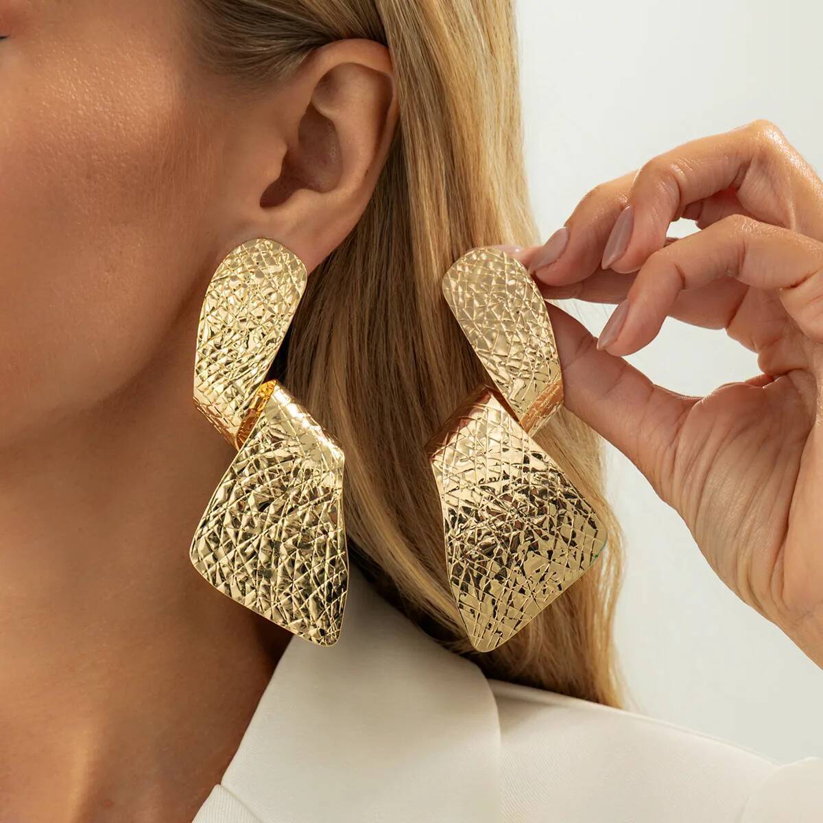 Salircon Exaggerated Textured Twisted Metal Pendant Earring Women Irregular Geometric Big Drop Earrings Trend Jewelry Accessory